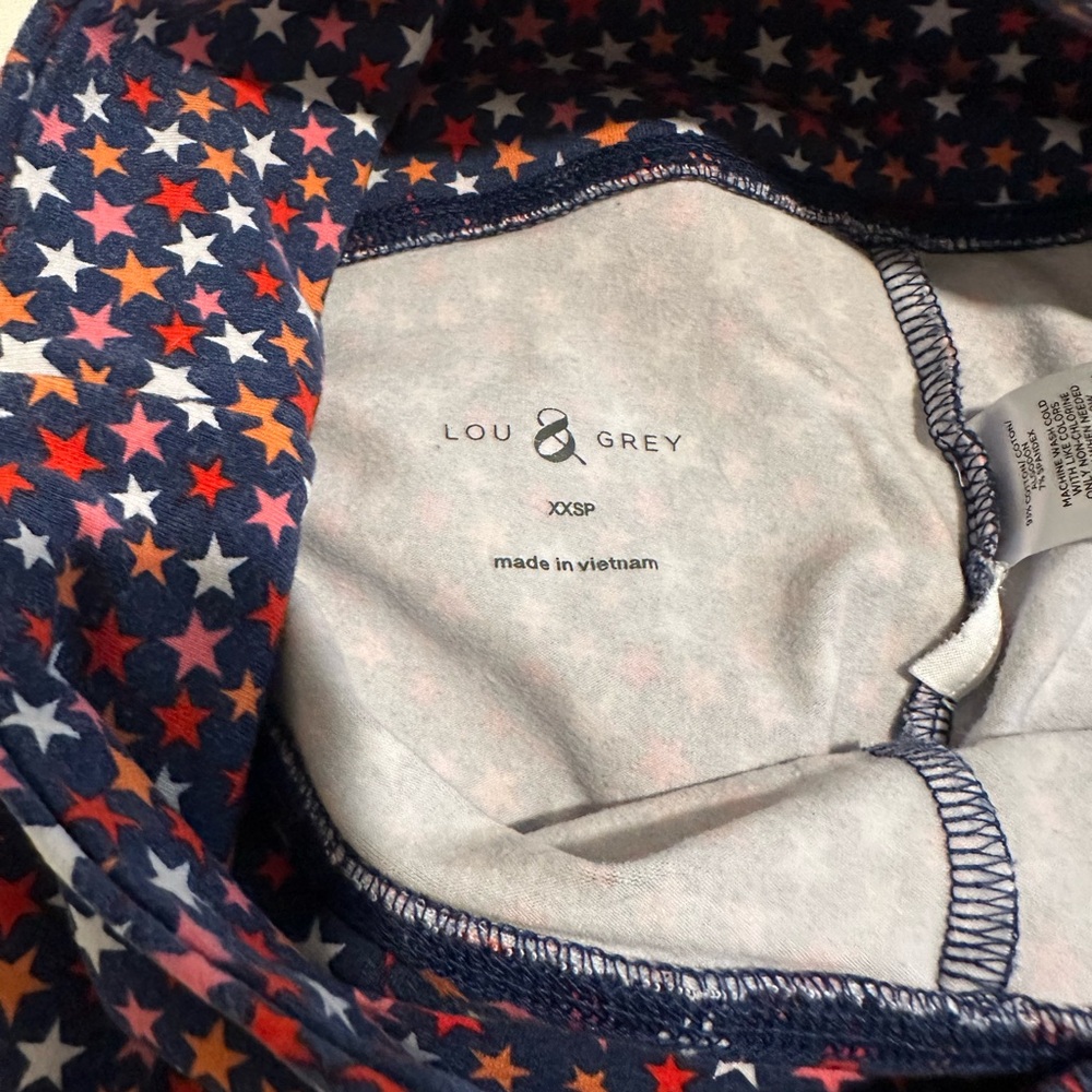 Lou & Grey Multicolor Star Pattern Leggings